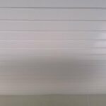 Falso techo metálico lineal de junta seca - Refax