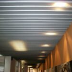 Falso techo metálico vertical - Refax